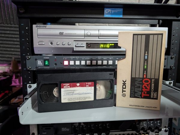 TDK Avilyn labeled Alice in Wonderland, actually Wild Bunch and Good Morning Vietnam. Sacramento 1991 TV (VHS-2026-292)