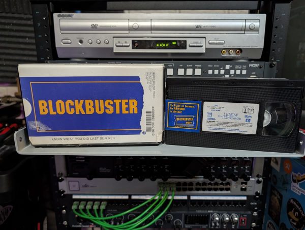 Blue-and-yellow Blockbuster case holding 1997 Columbia TriStar VHS of I Know What You Did Last Summer (VHS-2026-287)