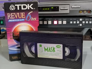 The Mask (New Line Home Video VHS): tape photo 1