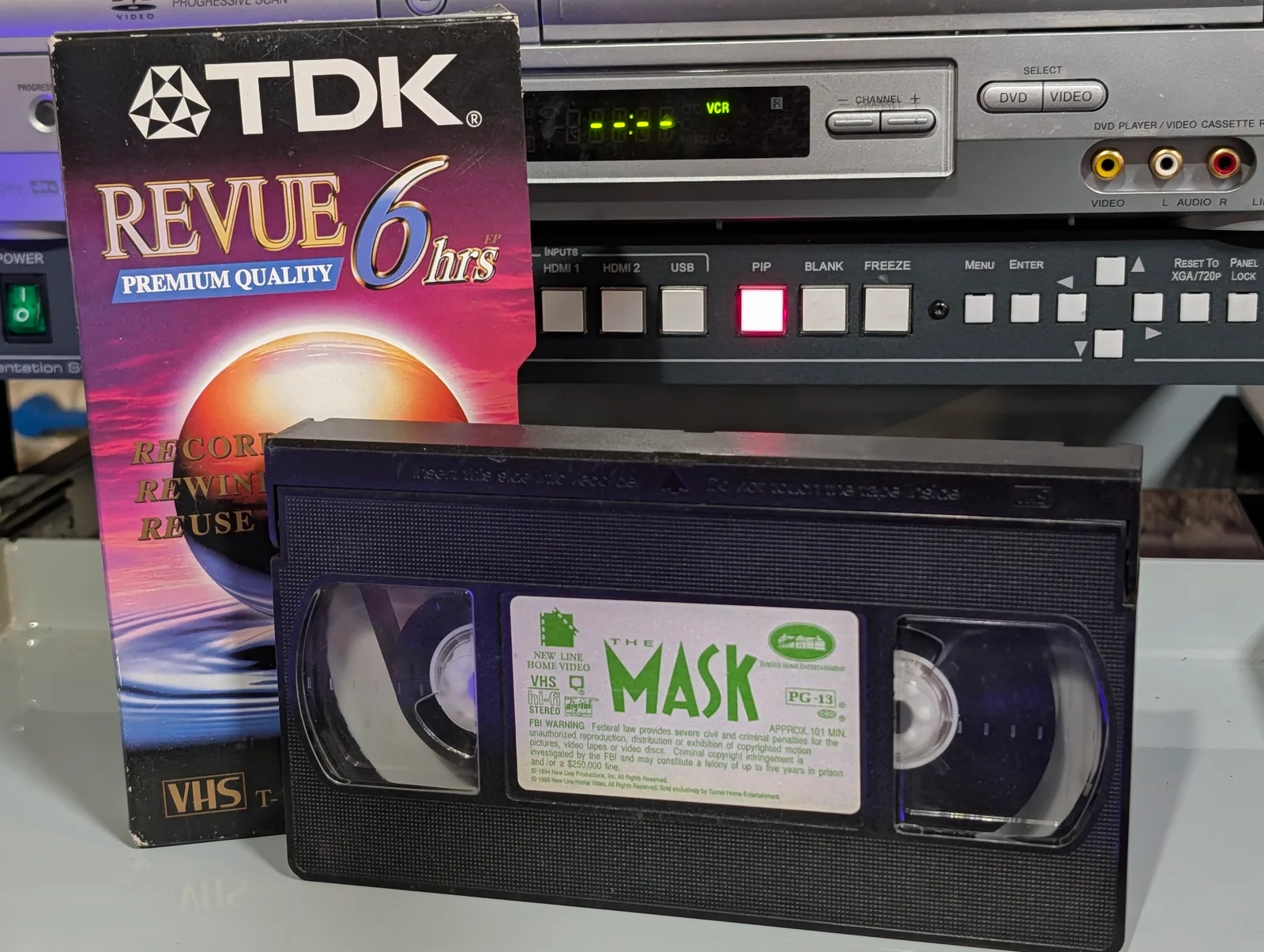 The Mask (New Line Home Video VHS): tape photo 1