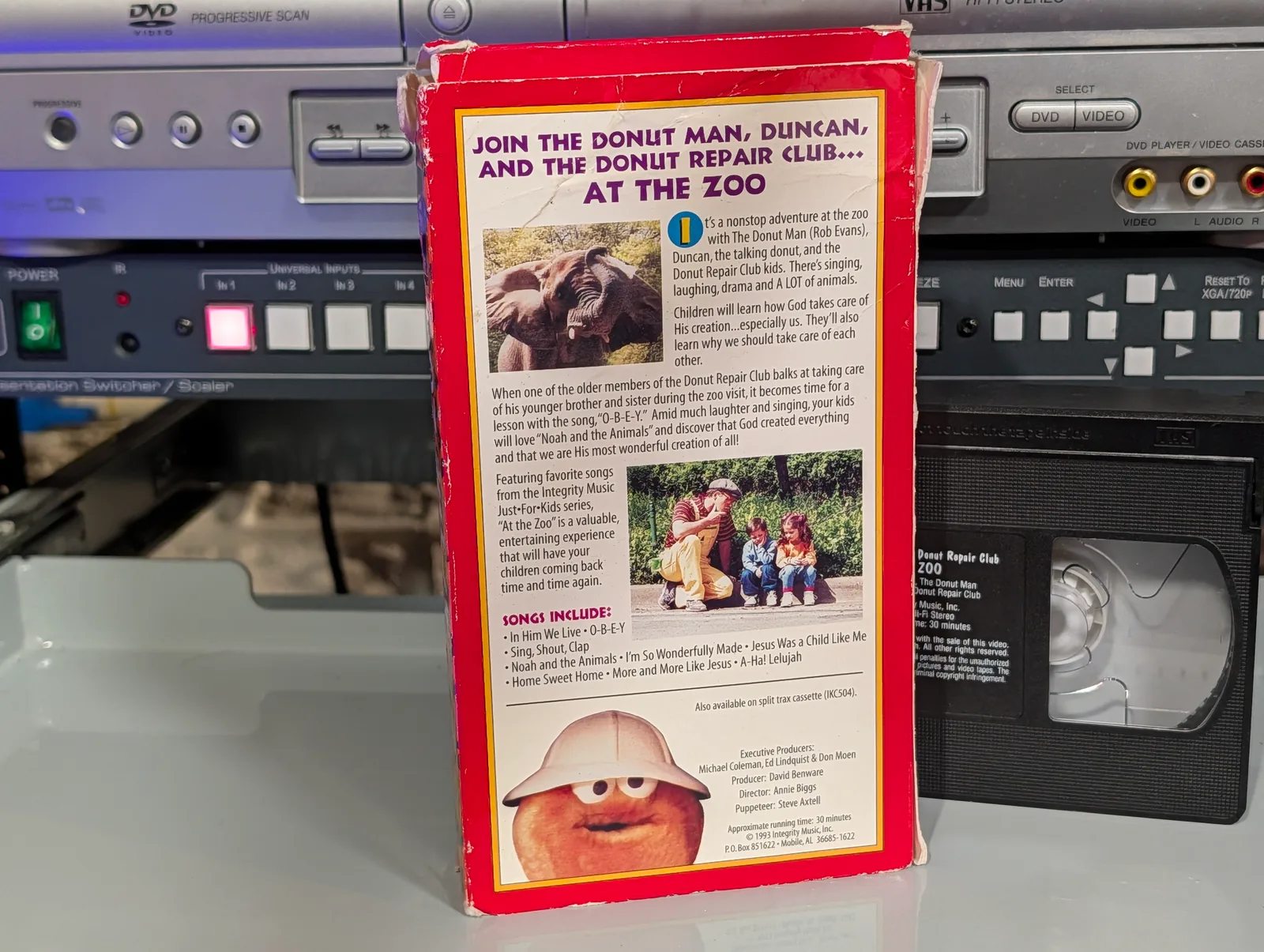 The Donut Man: At the Zoo (1993): tape photo 2