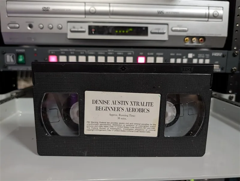 Denise Austin Xtralite Beginner's Aerobics: tape photo 1