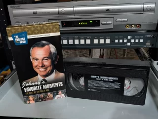 Johnny Carson's Favorite Moments: The Best of the 80s & 90s: tape photo 1